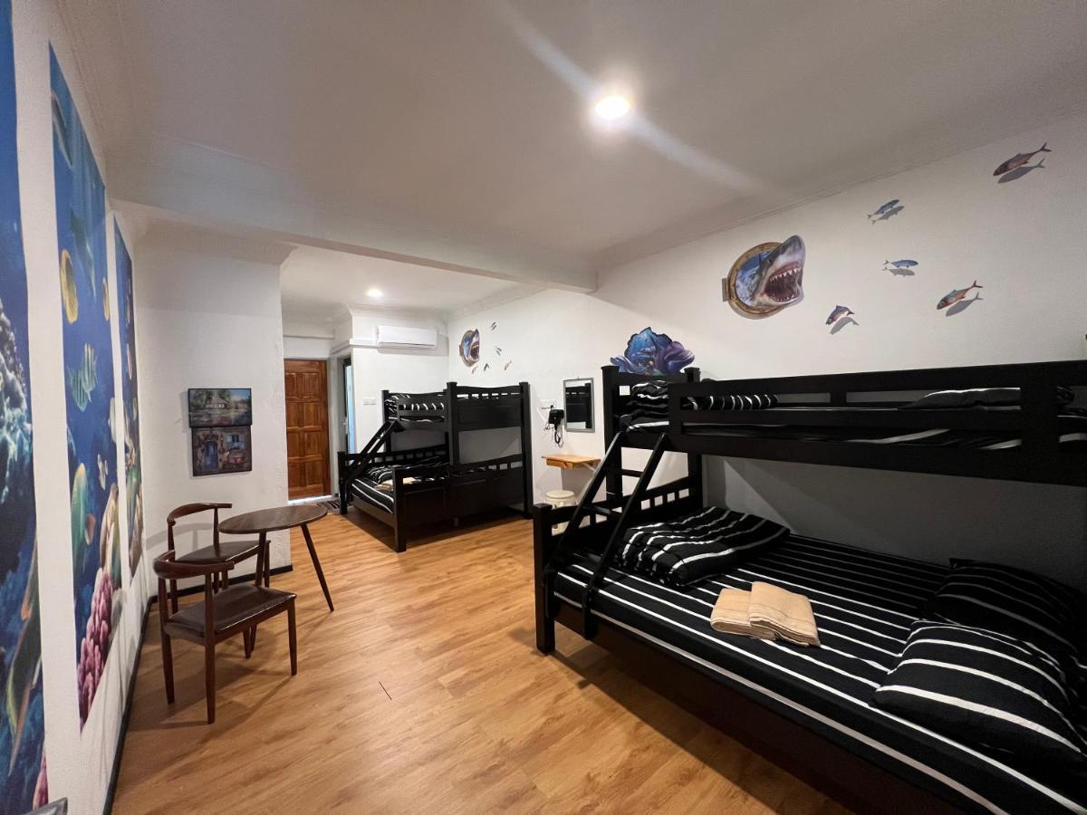The Ship Guesthouse Room Semporna Esterno foto
