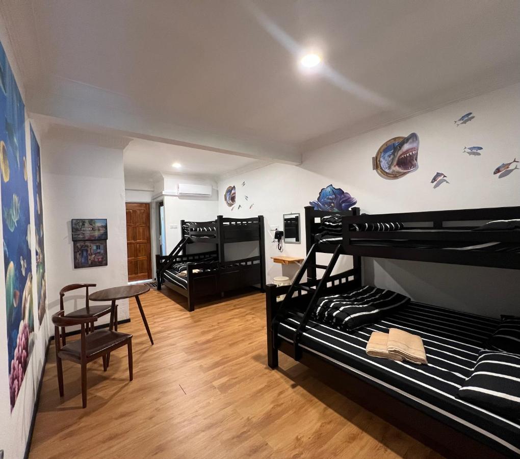 The Ship Guesthouse Room Semporna Esterno foto