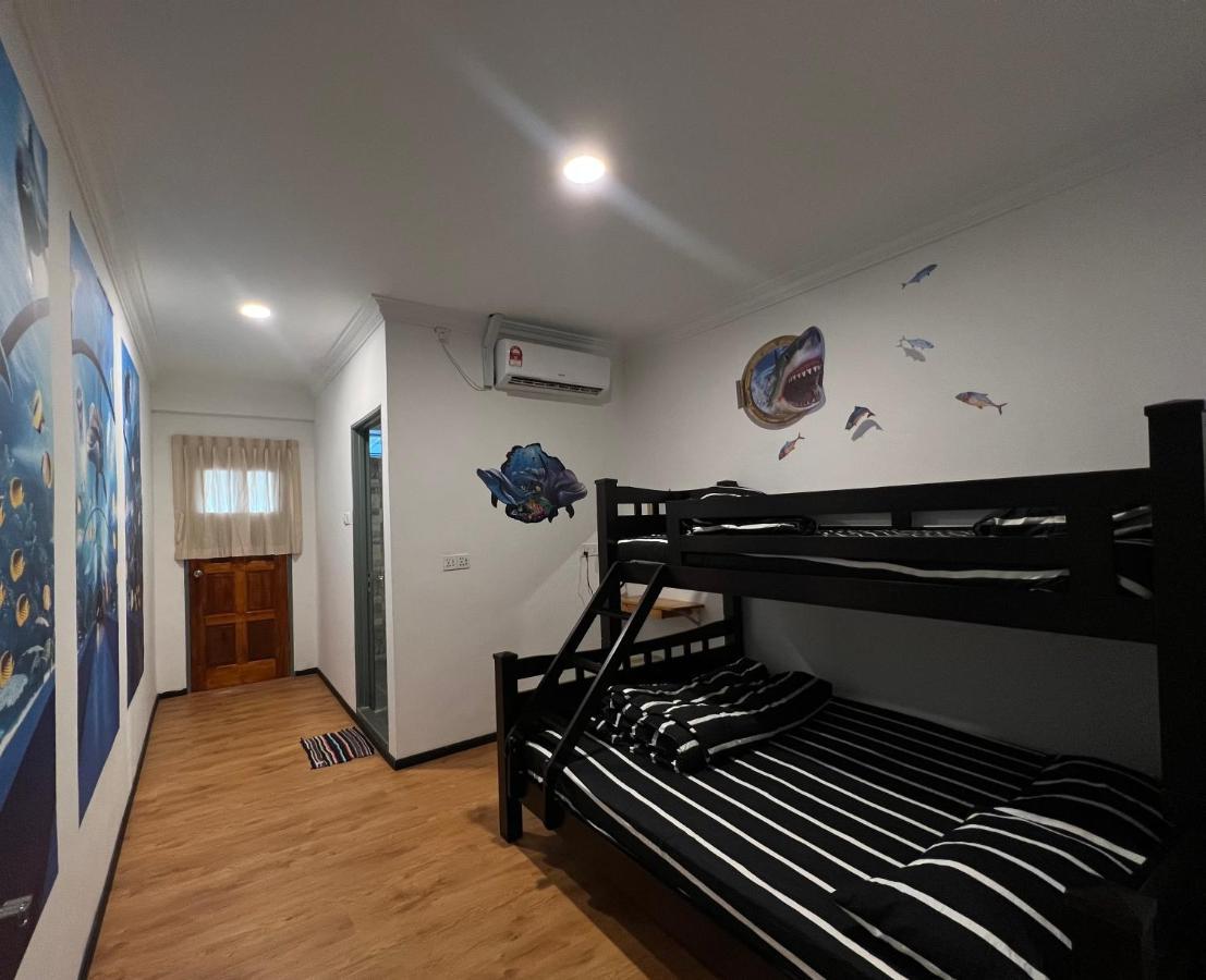 The Ship Guesthouse Room Semporna Esterno foto