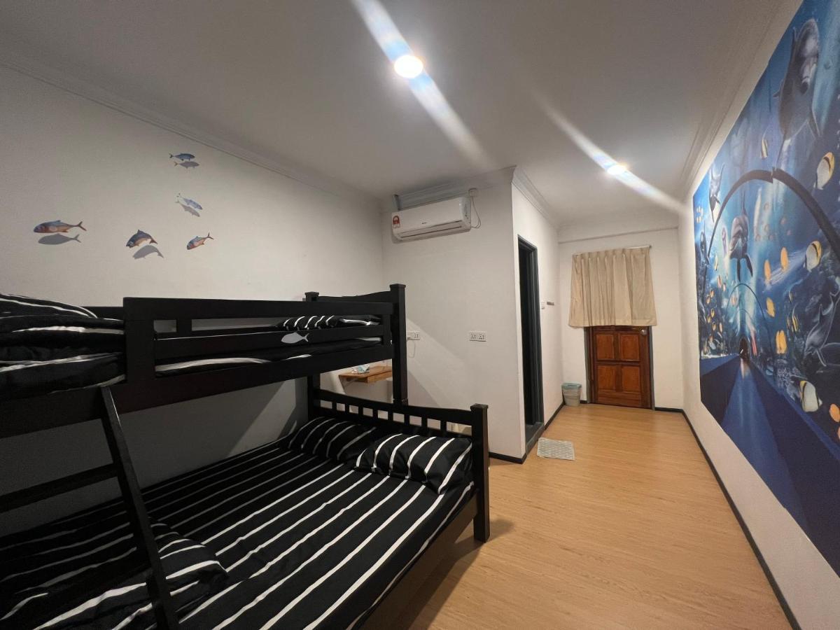 The Ship Guesthouse Room Semporna Esterno foto